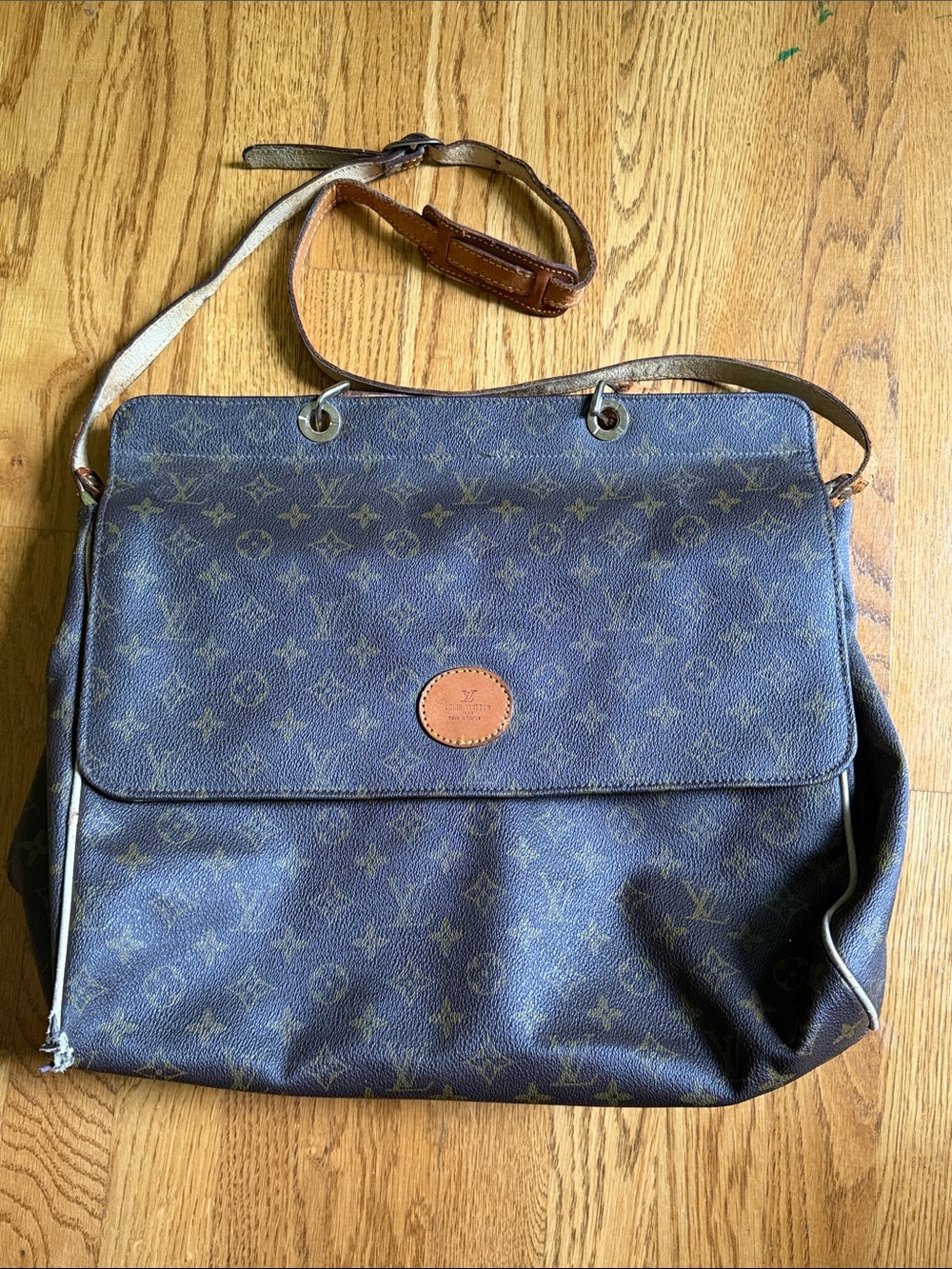 Vintage Louis Vuitton Monogram Canvas Messenger with Tan Leather Trim 80s